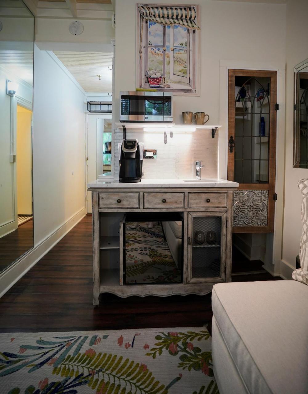 Palm Historic Hotel: Petite Retreat Near *