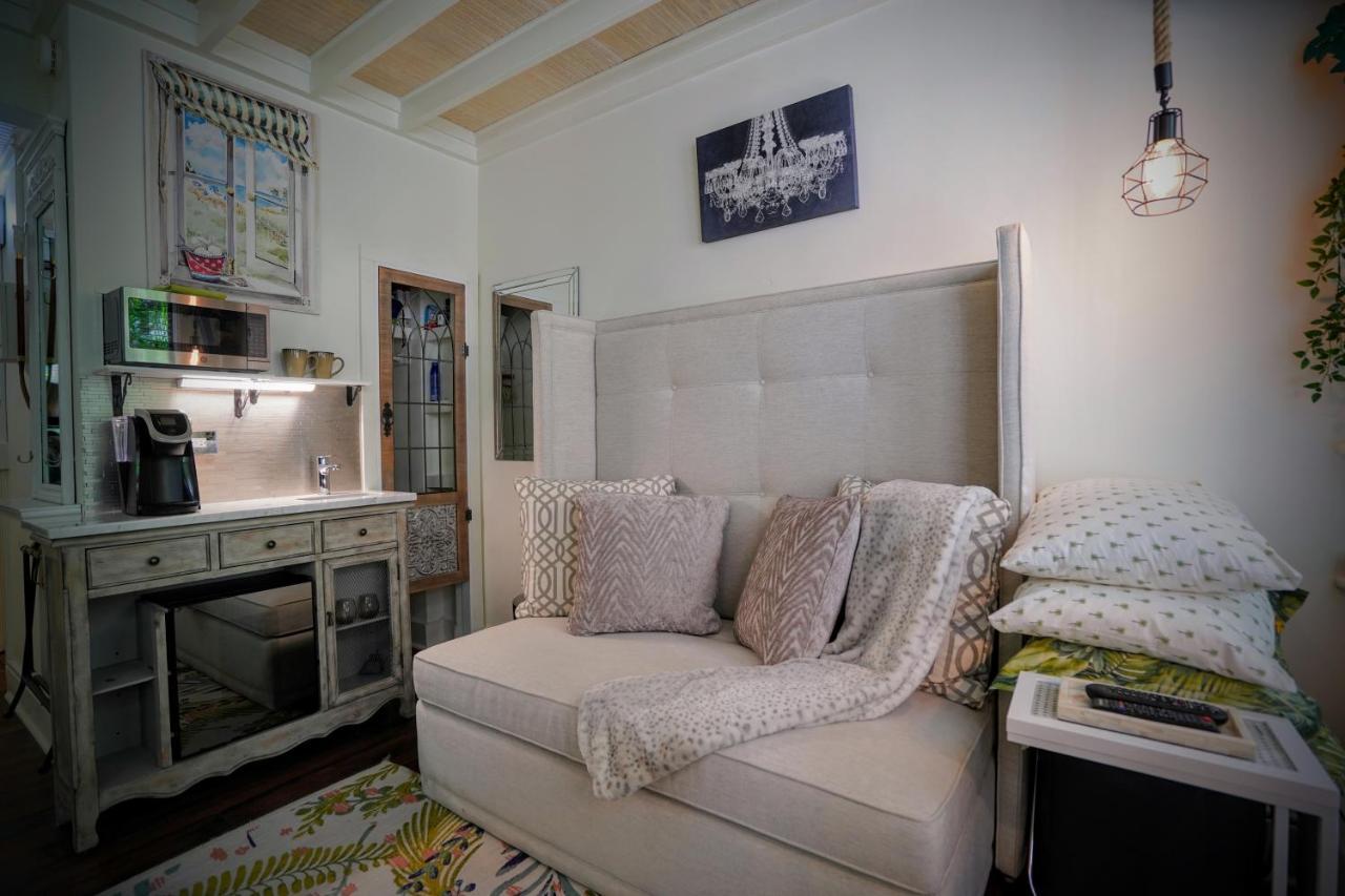 Palm Historic Hotel: Petite Retreat Near Palm Beach
