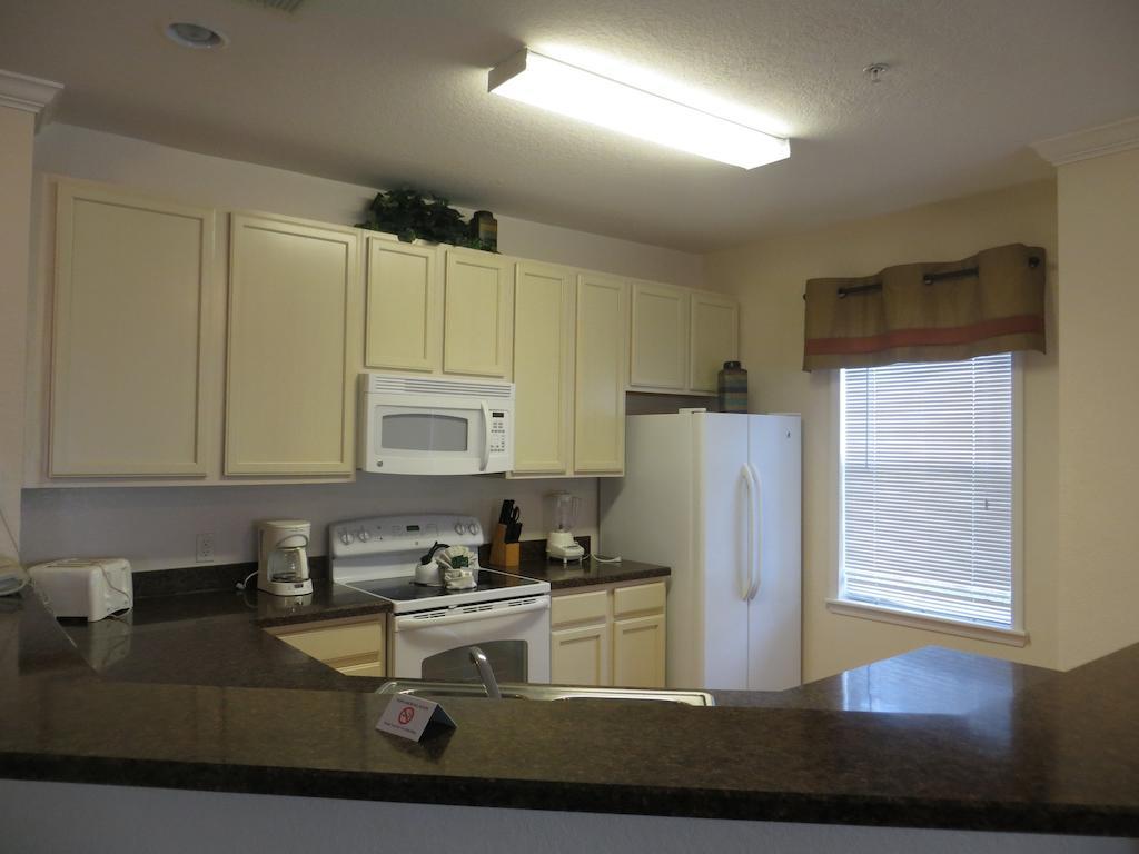 Angela's Palisades - Three Bedroom 406 *