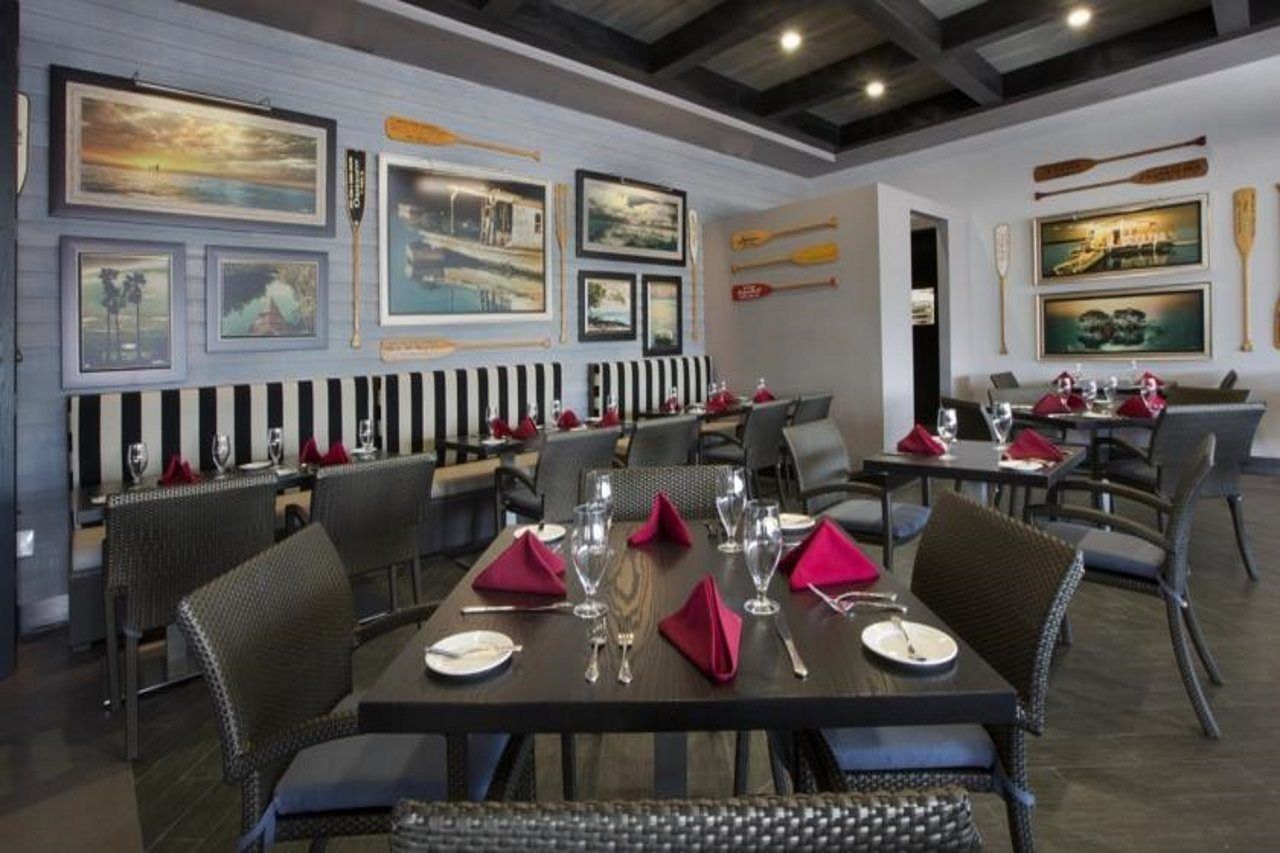 Resort Faro Blanco & Yacht Club Marathon, Curio By Hilton