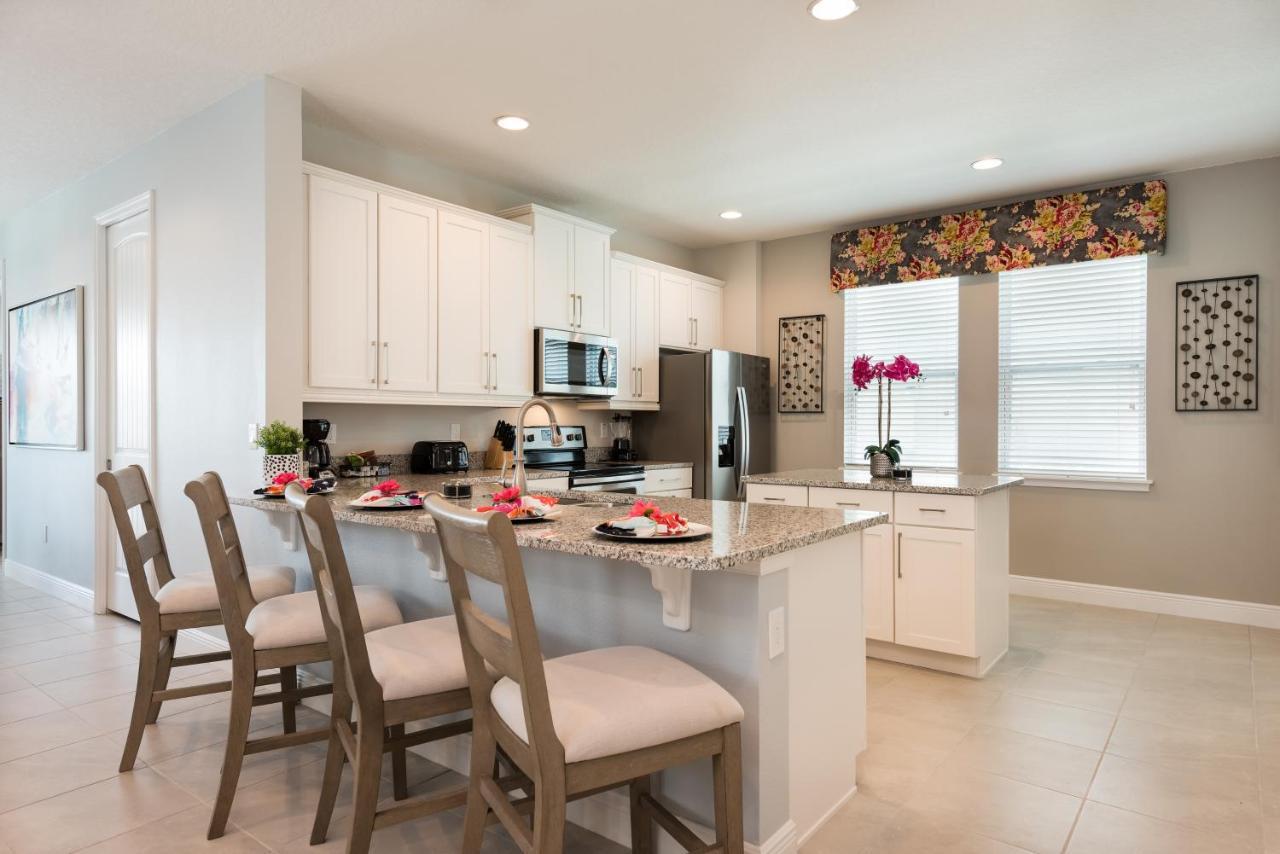 Holiday home Vibrant By Rentyl Near With Private Pool, Foosball Table & Amenities - 7418m *