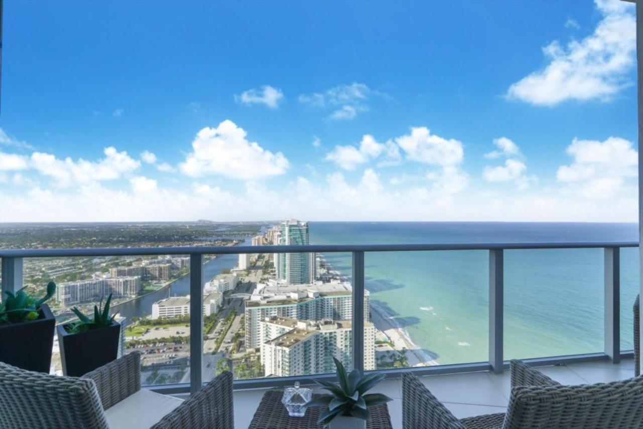 Contemporary Apartment Dania Beach