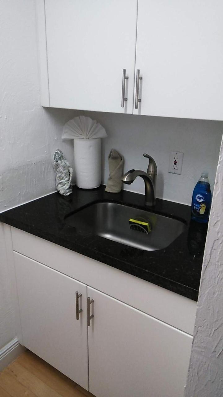 Georgia St. Apartment *