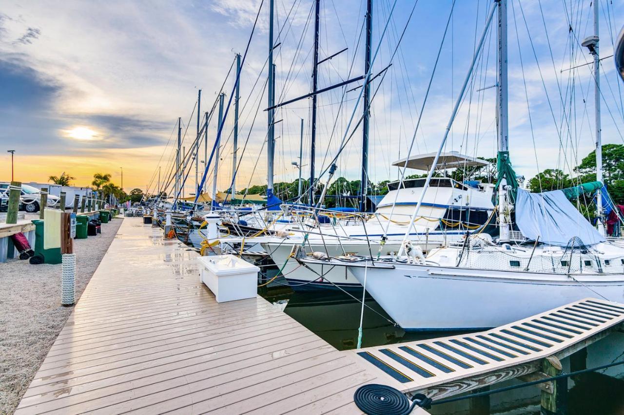Cape Crossing & Marina Resort
