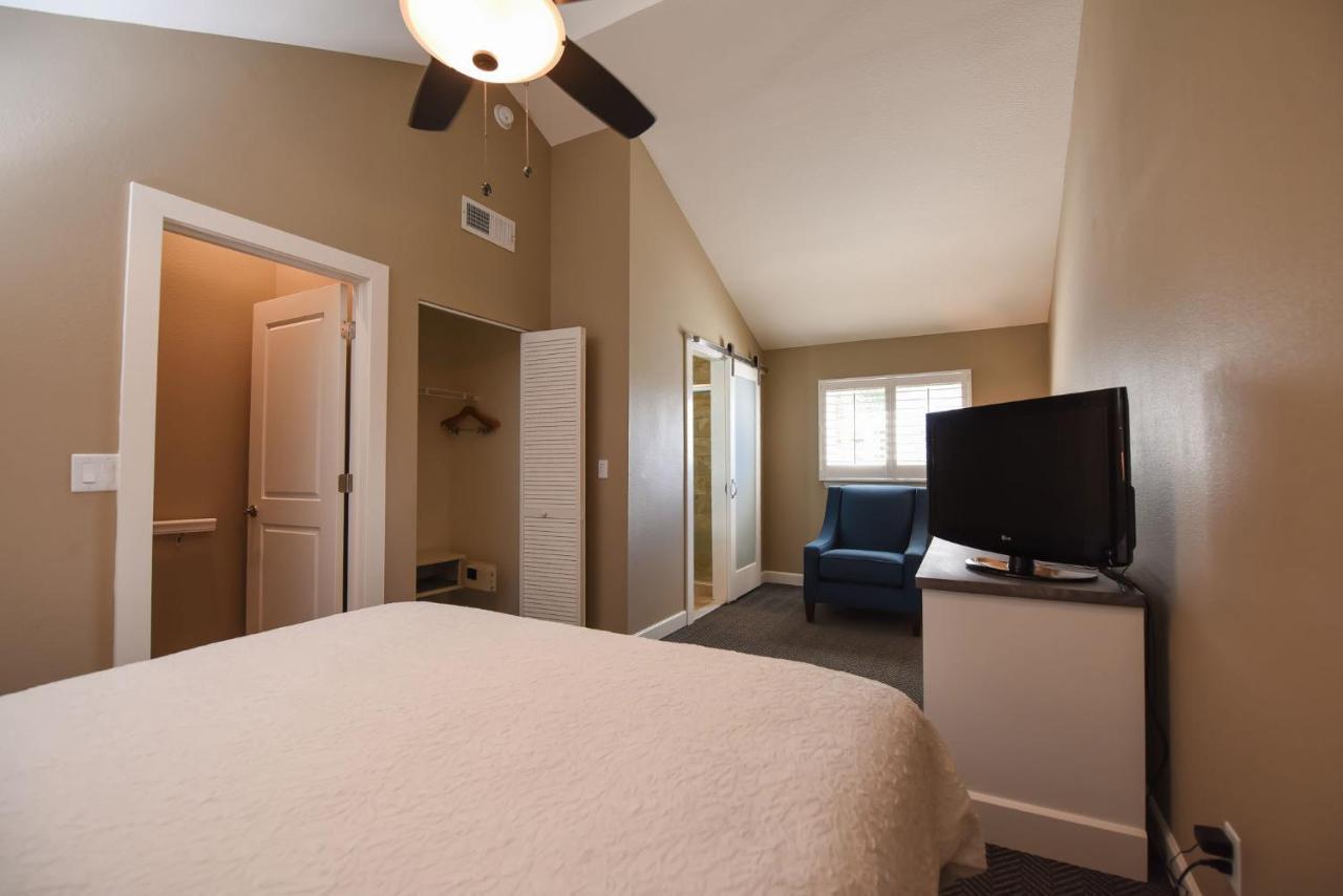 Waterside And Marina Inn 3*