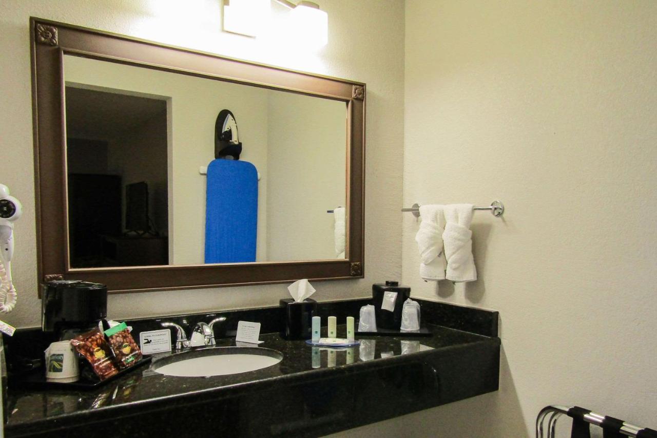 Quality Inn & Suites Kissimmee By The Lake 3*