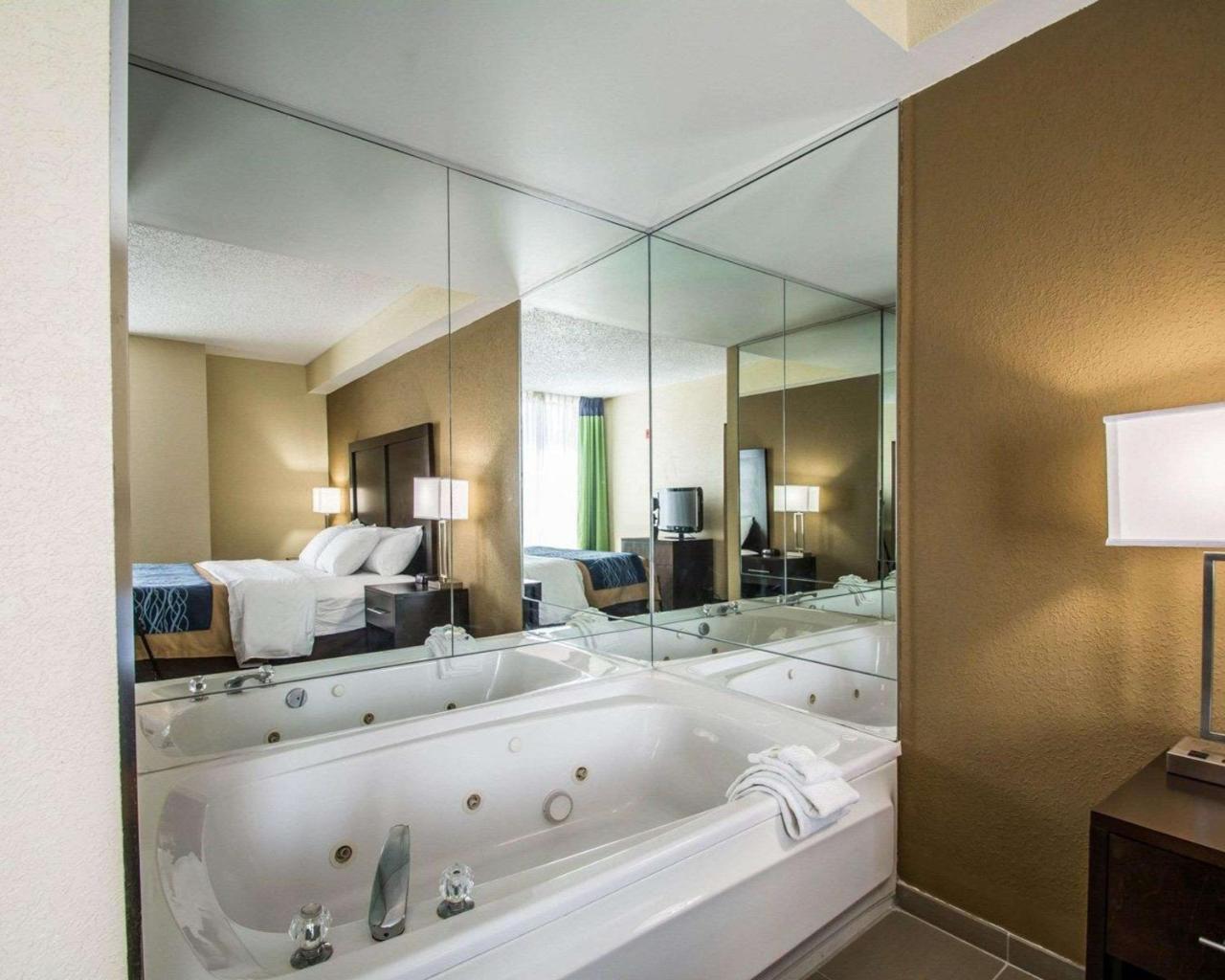 Comfort & - West Palm South Hotel Lantana