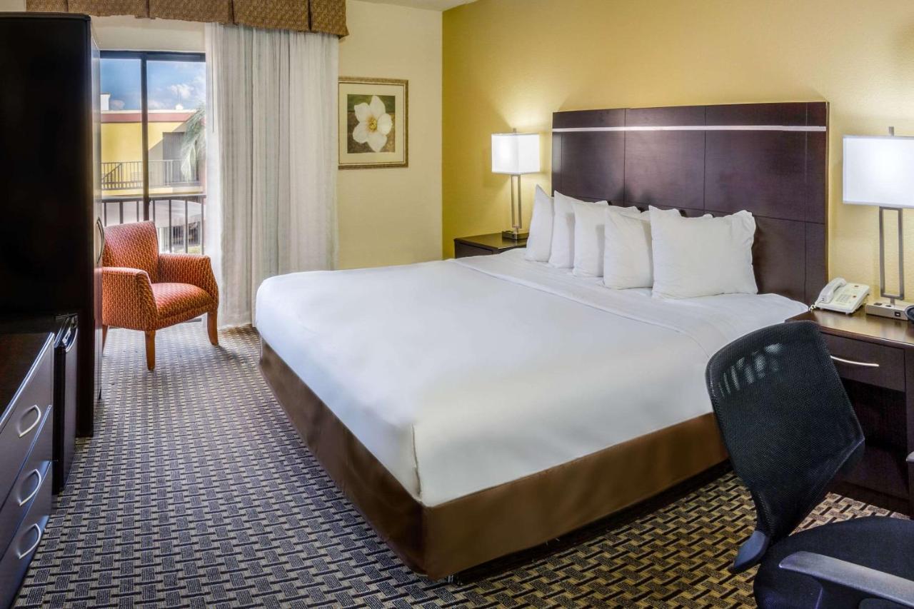 Hotel Clarion & At International Drive 3*