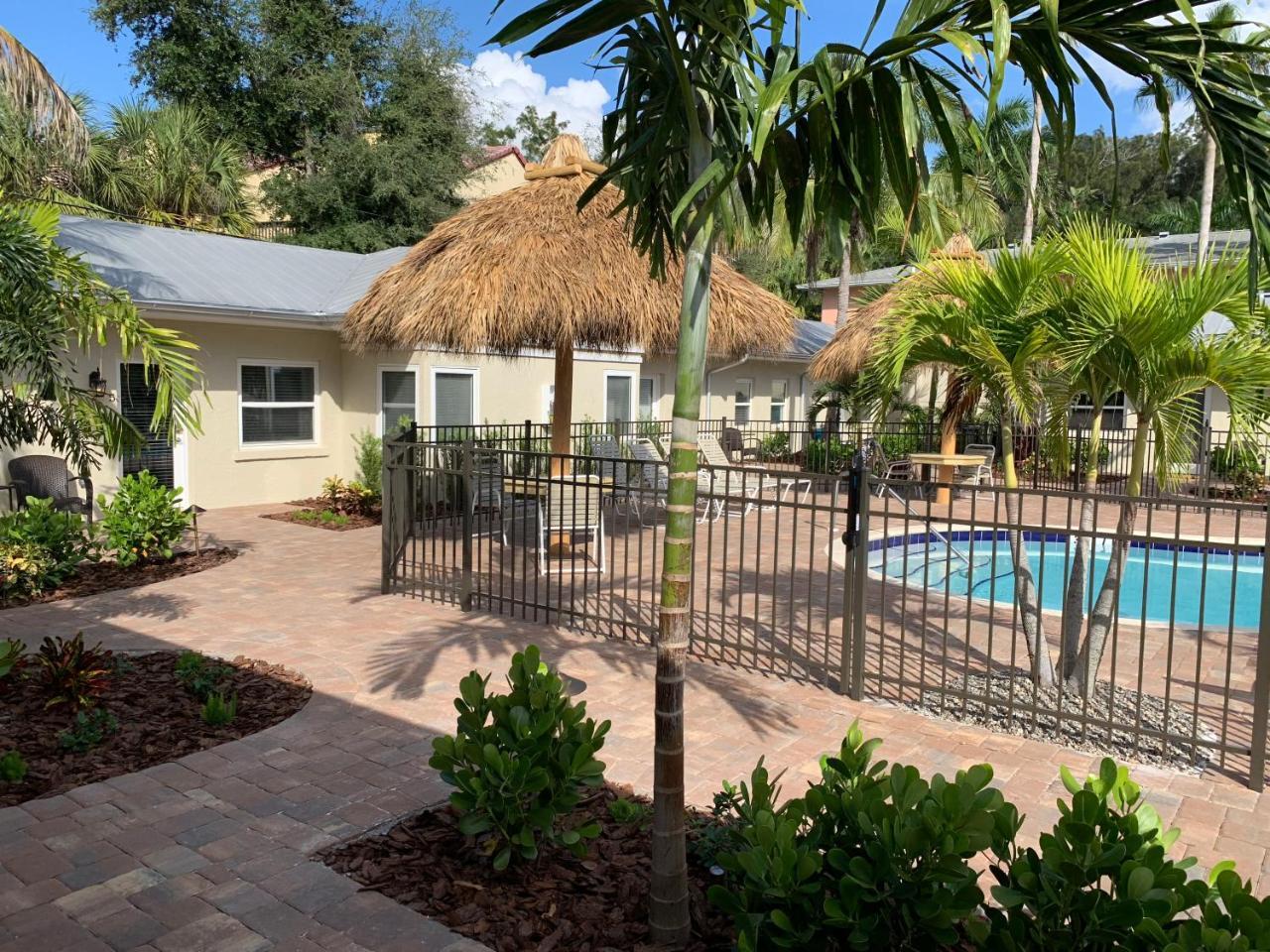 Twin Palms At Siesta Hotel