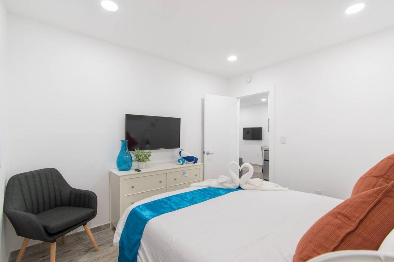 Modern 1br W Parking Space & Walk To The #2 Apartment