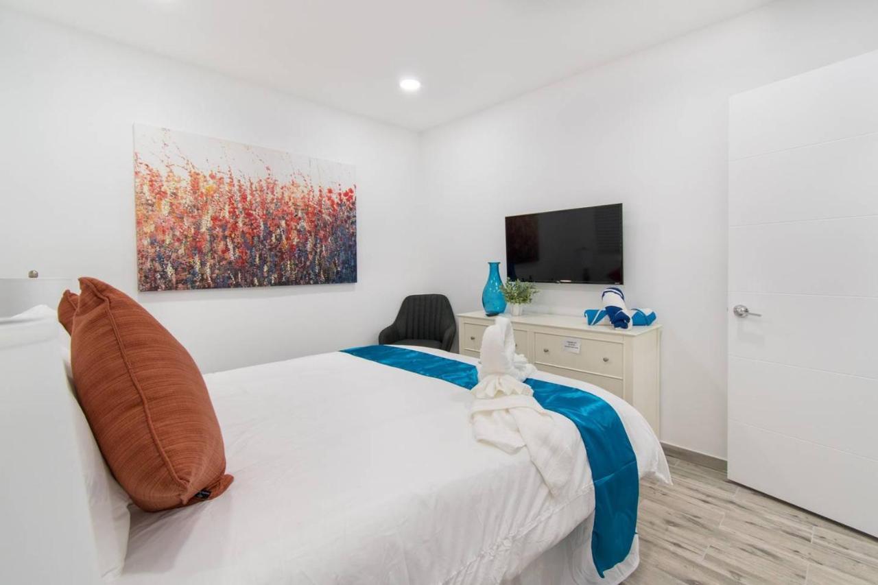 Modern 1br W Parking Space & Walk To The #2 Apartment *