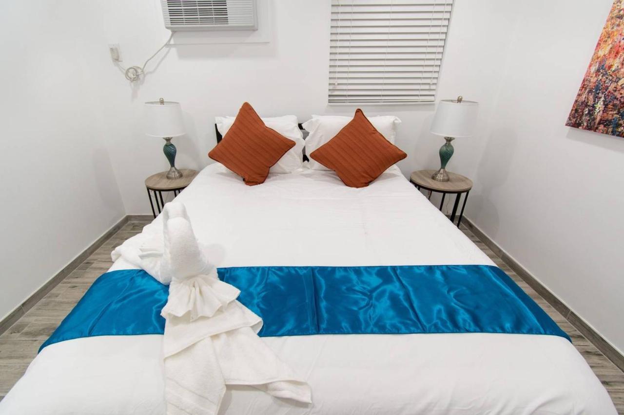 Modern 1br W Parking Space & Walk To The #2 Apartment Hollywood
