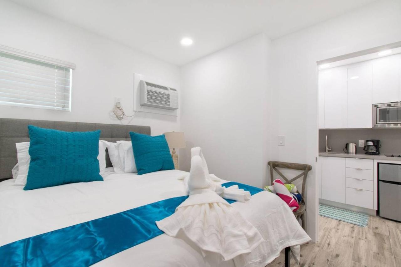 Chic 1 Bedroom W Parking Space & Walk To The #6 * Hollywood