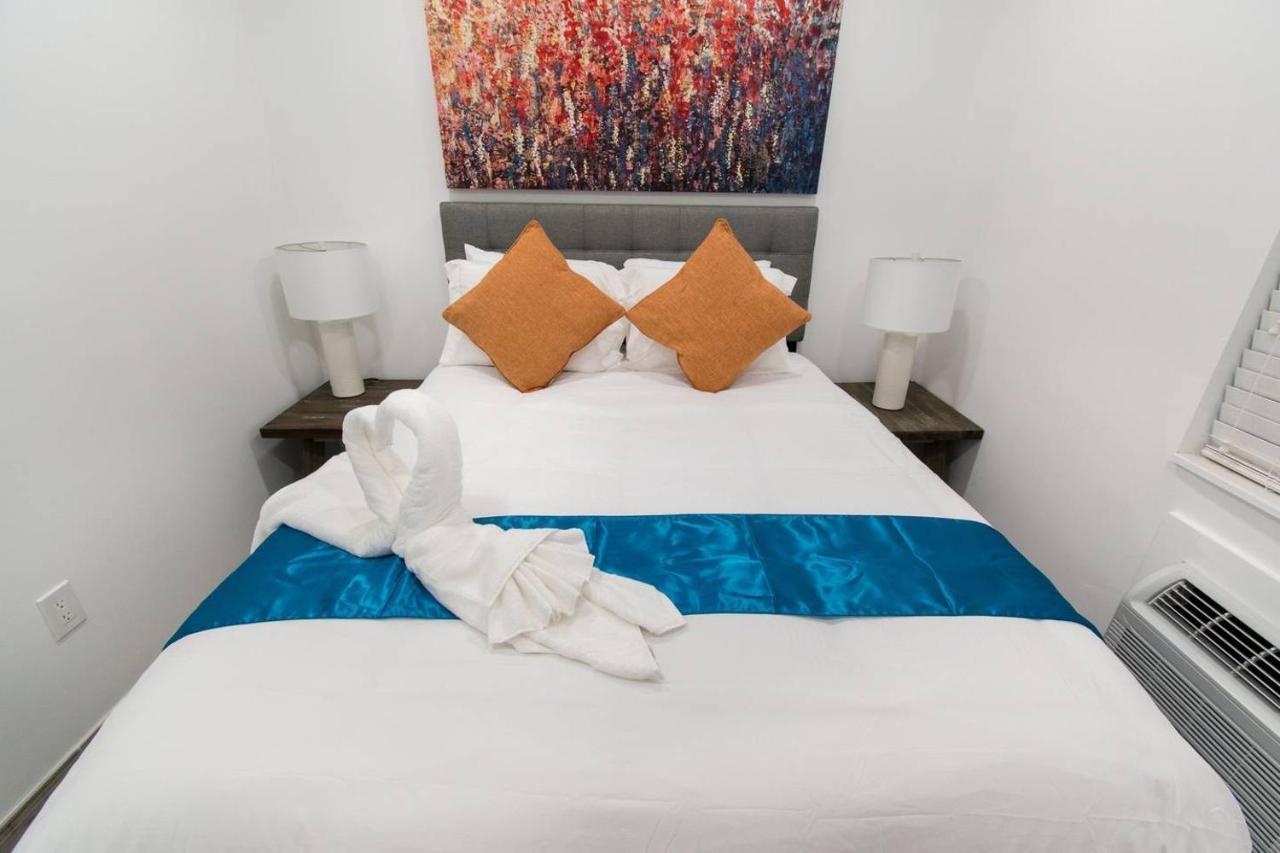 Chick & Fashionable 1 Bedroom Unit # 4 Hollywood