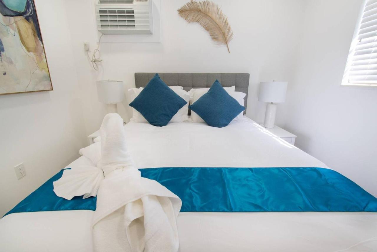 Trendy 1br W Parking Space & Walk To The #8 * Hollywood