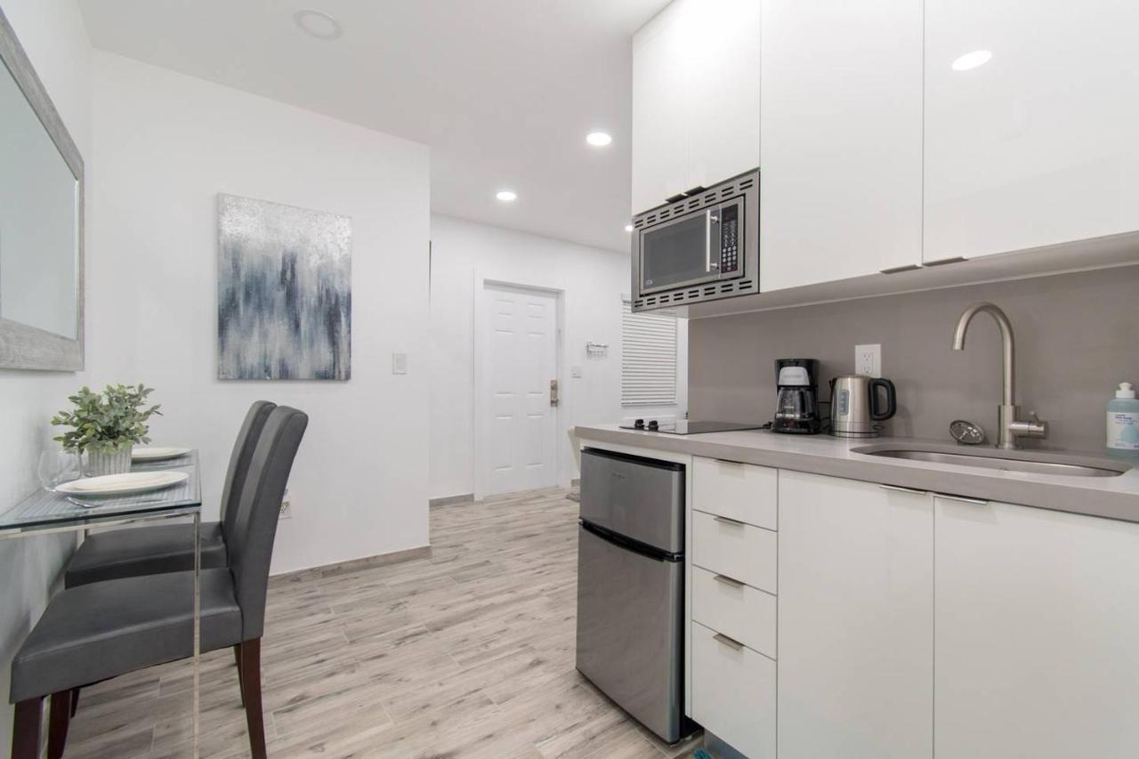 Apartment Newly Renovated 1 Bedroom Designer Unit # 3 Hollywood