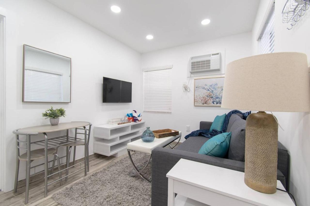 Apartment Chick & Fashionable 1 Bedroom Unit # 4 Hollywood