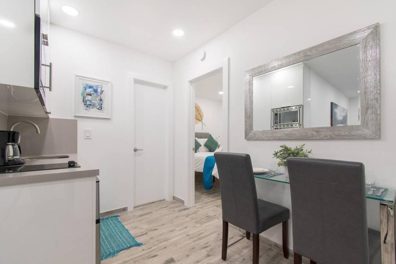 Newly Renovated 1 Bedroom Designer Unit # 3 Hollywood