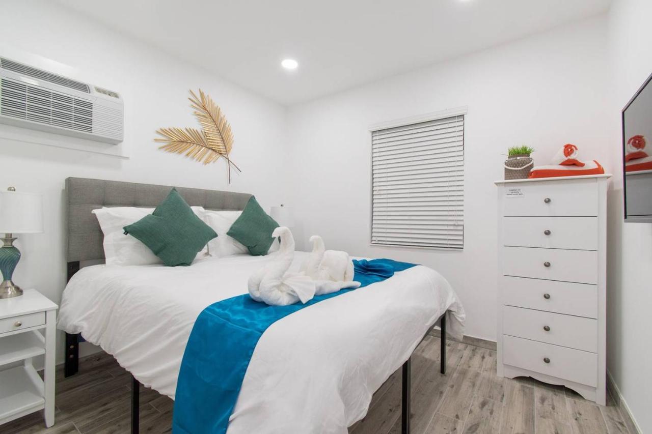 Newly Renovated 1 Bedroom Designer Unit # 3 Apartment Hollywood