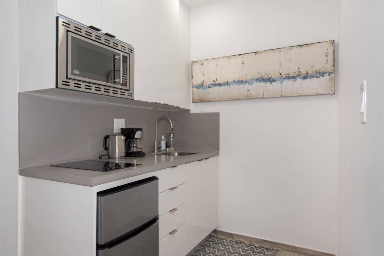 Trendy 1br W Parking Space & Walk To The #8 Apartment