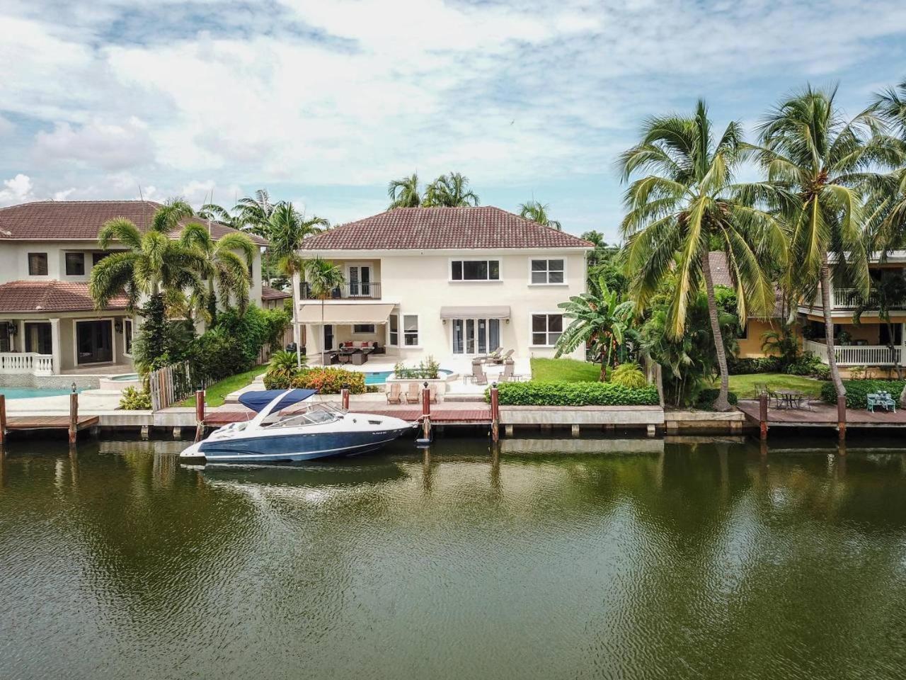 Holiday home Gorgeous 5 Bedroom W/heated Pool Canal Front Dania Beach