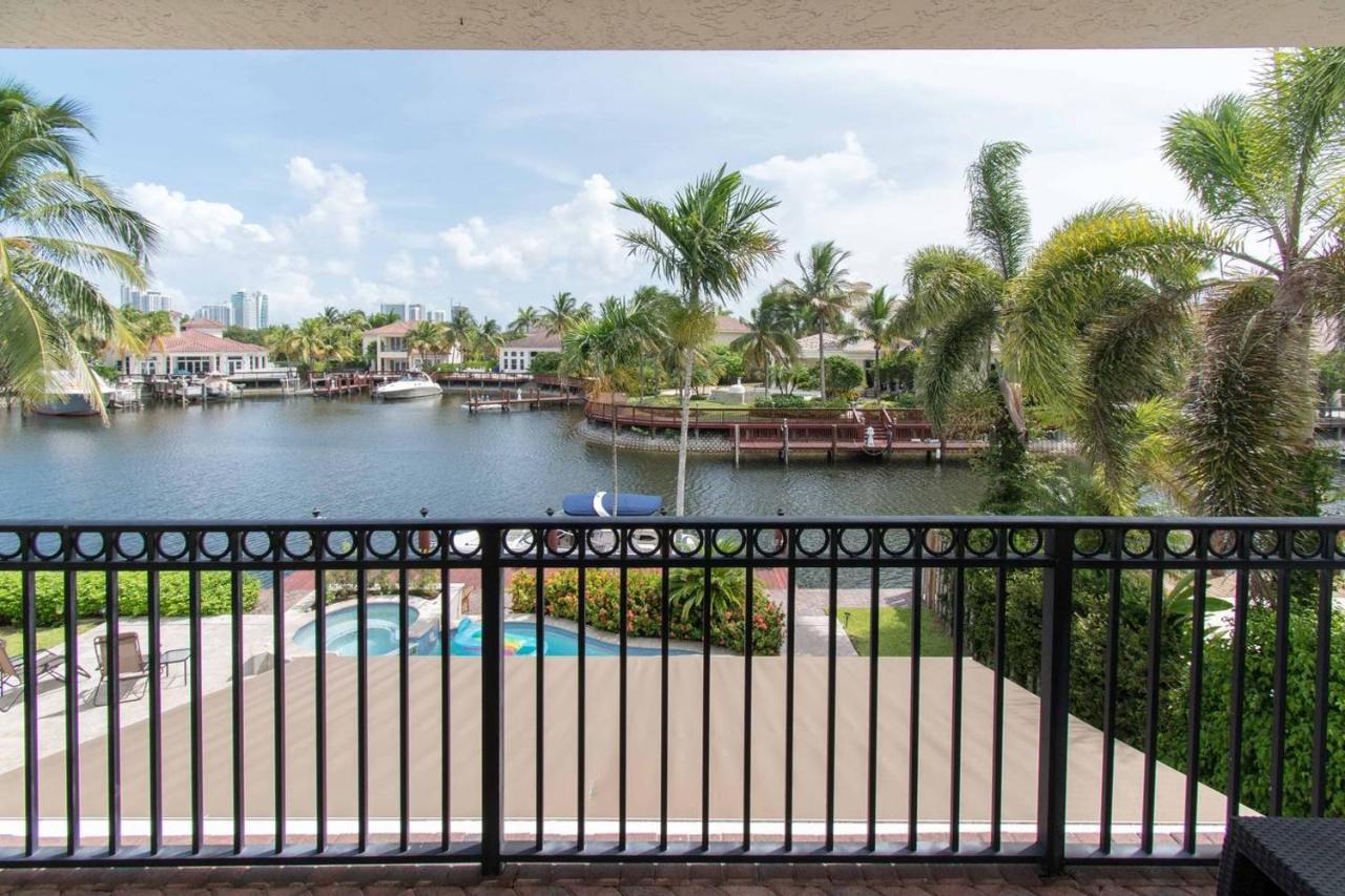 Holiday home Gorgeous 5 Bedroom W/heated Pool Canal Front Dania Beach