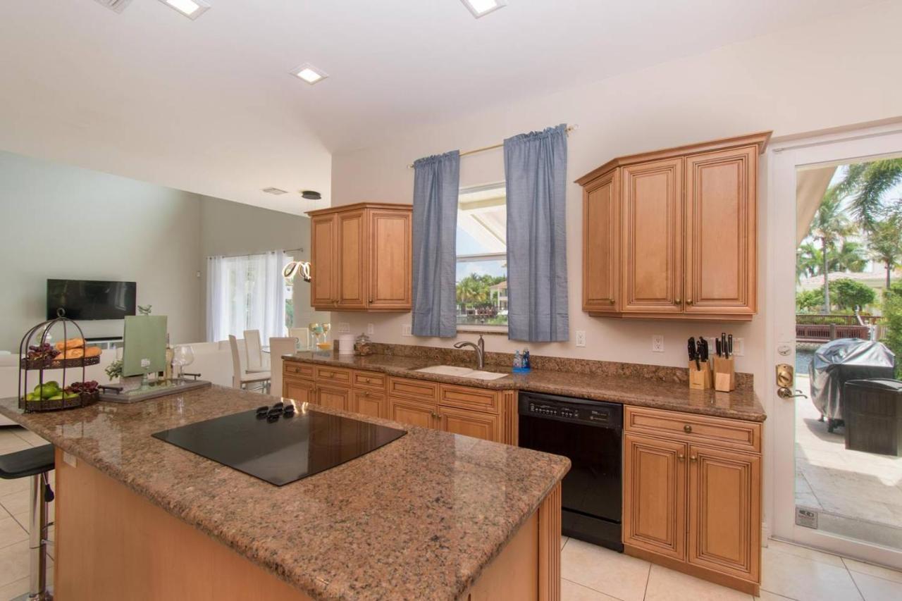 Holiday home Gorgeous 5 Bedroom W/heated Pool Canal Front
