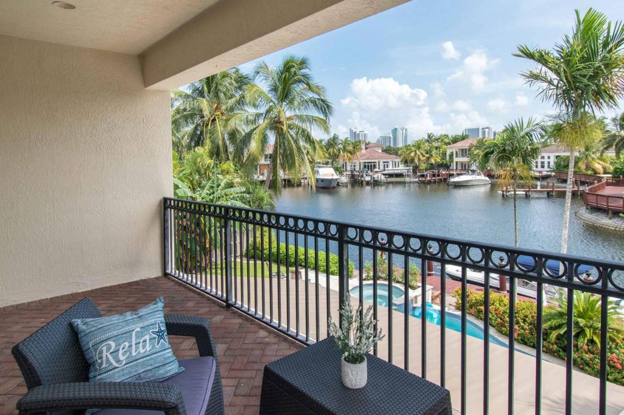 Holiday home Gorgeous 5 Bedroom W/heated Pool Canal Front Dania Beach