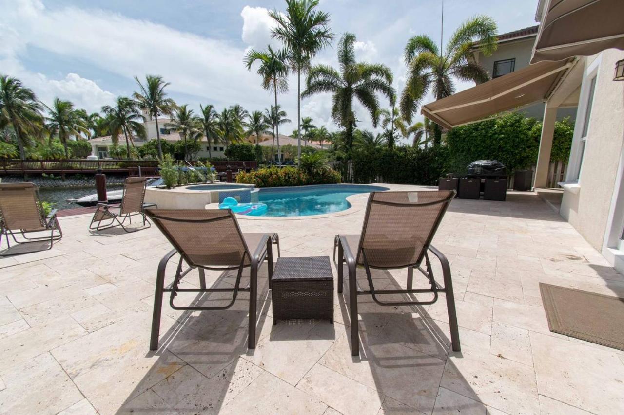 Gorgeous 5 Bedroom W/heated Pool Canal Front Holiday home Dania Beach