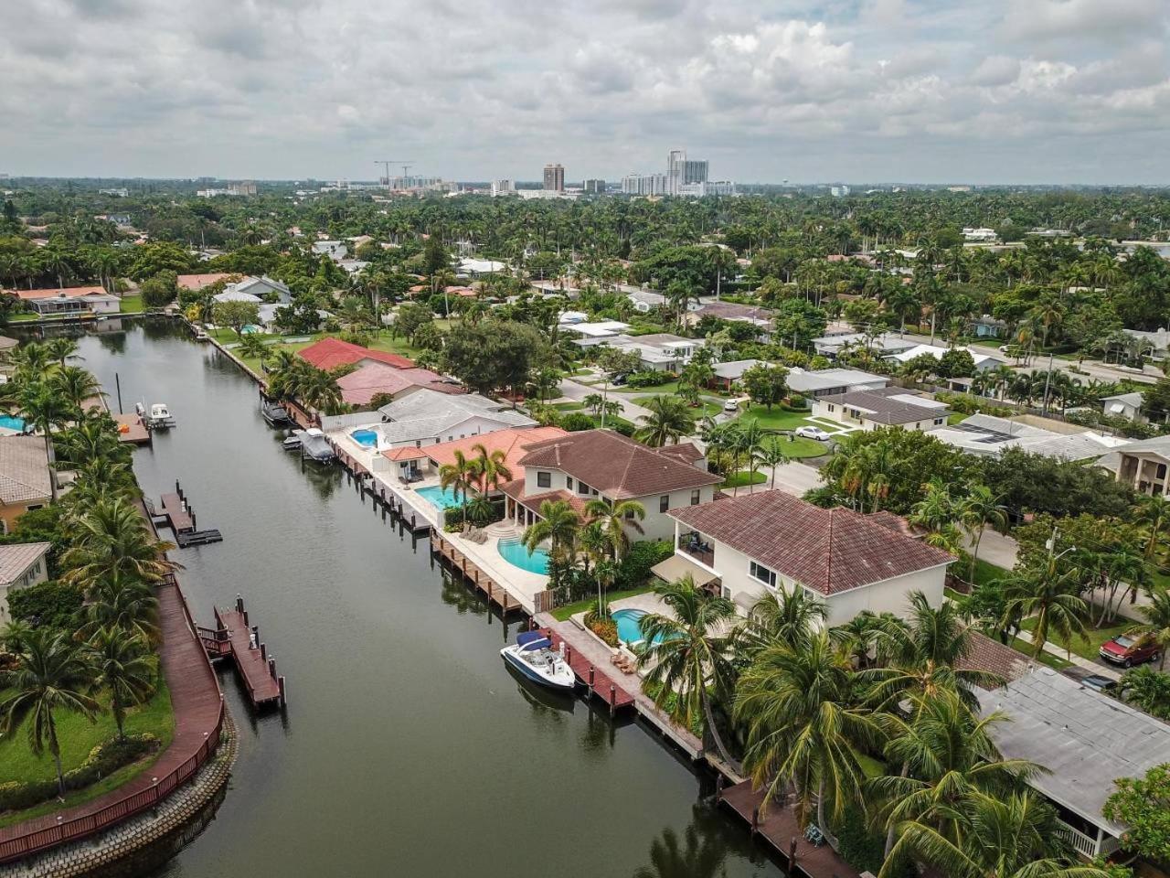 Gorgeous 5 Bedroom W/heated Pool Canal Front * Dania Beach
