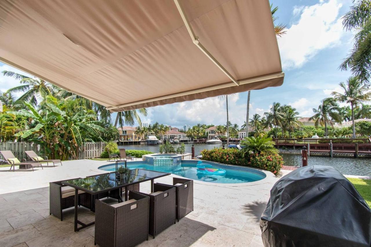 Holiday home Gorgeous 5 Bedroom W/heated Pool Canal Front *