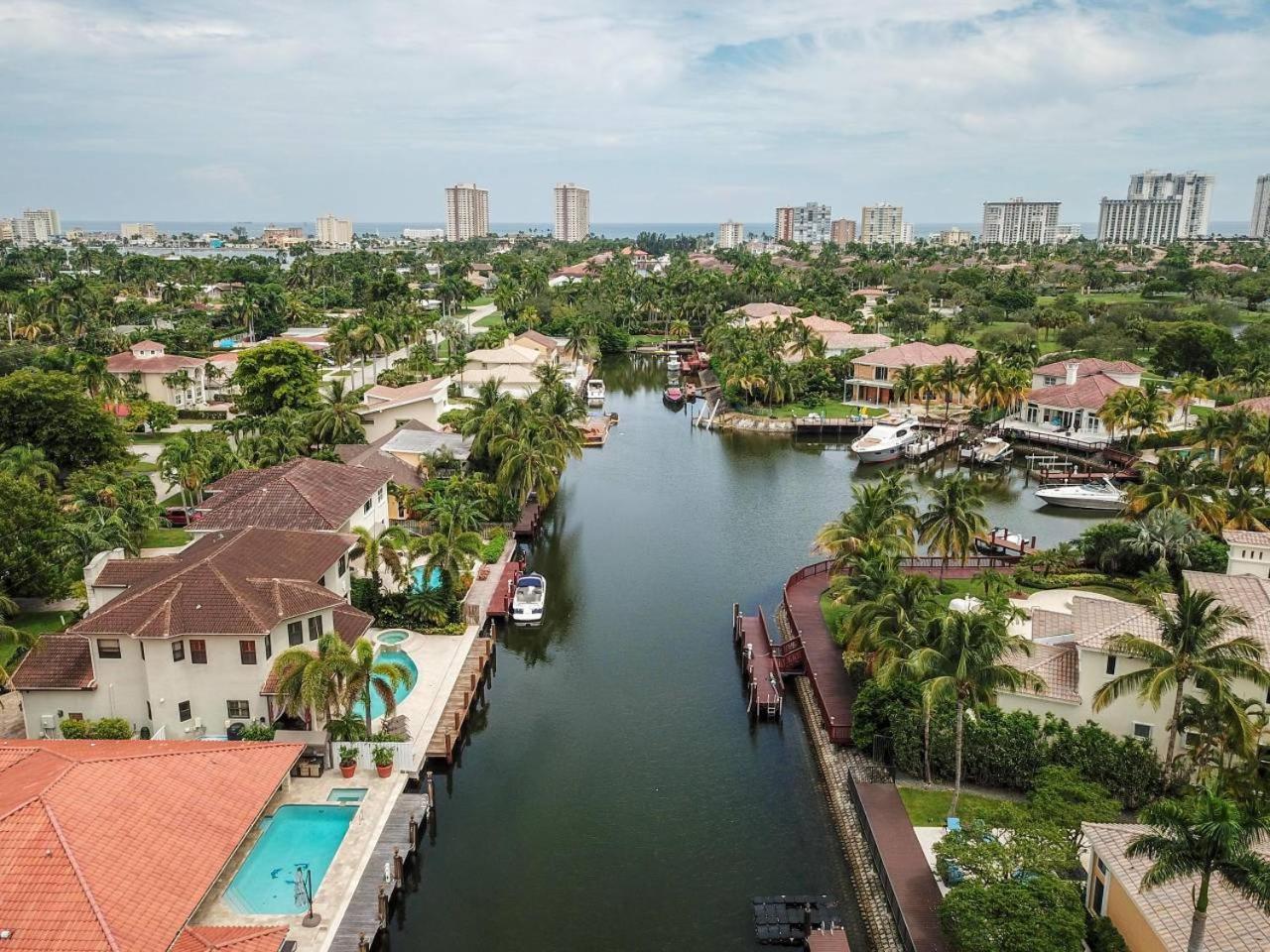 Gorgeous 5 Bedroom W/heated Pool Canal Front * Dania Beach