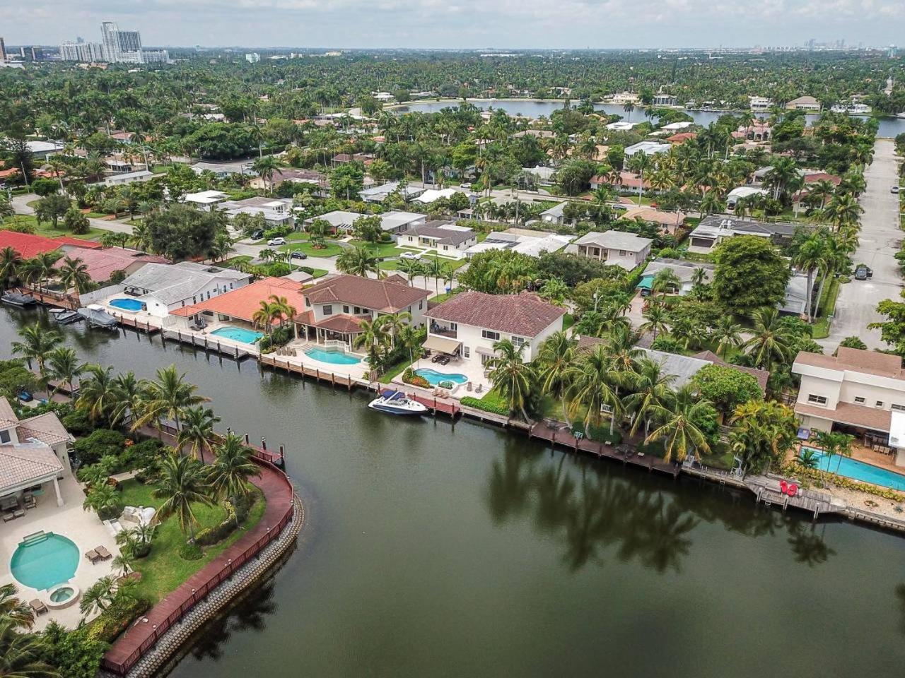 Gorgeous 5 Bedroom W/heated Pool Canal Front * Dania Beach