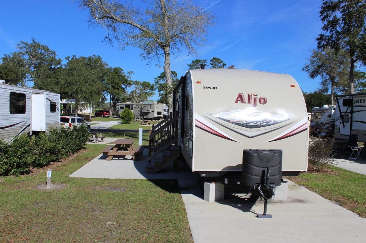 Orange Rv 4*