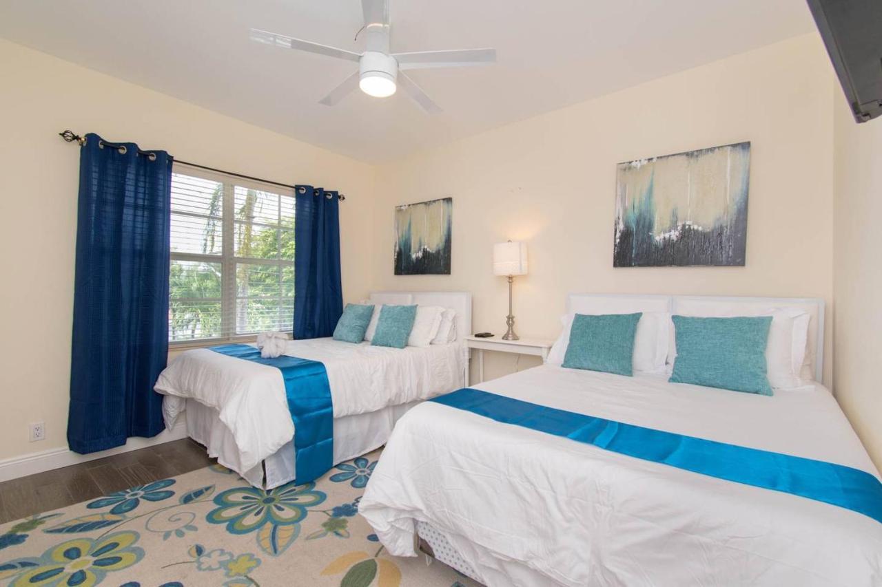 Gorgeous 5 Bedroom W/heated Pool Canal Front Dania Beach