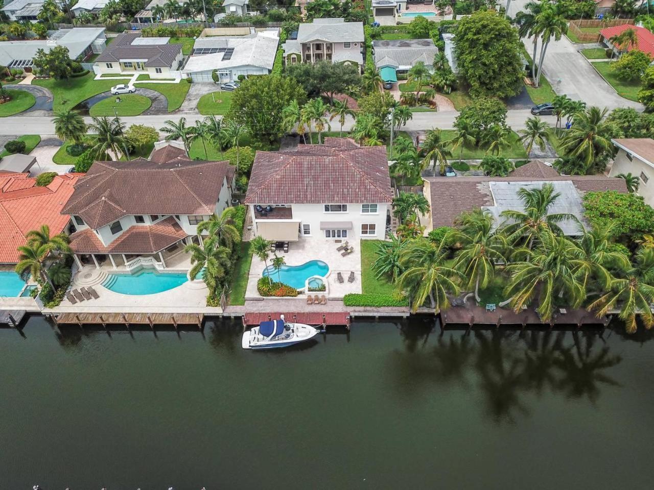 Holiday home Gorgeous 5 Bedroom W/heated Pool Canal Front Dania Beach