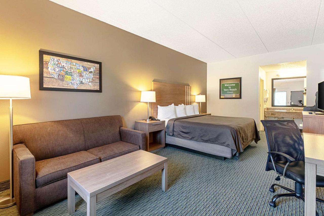 Lodge Econo Vero - Downtown *