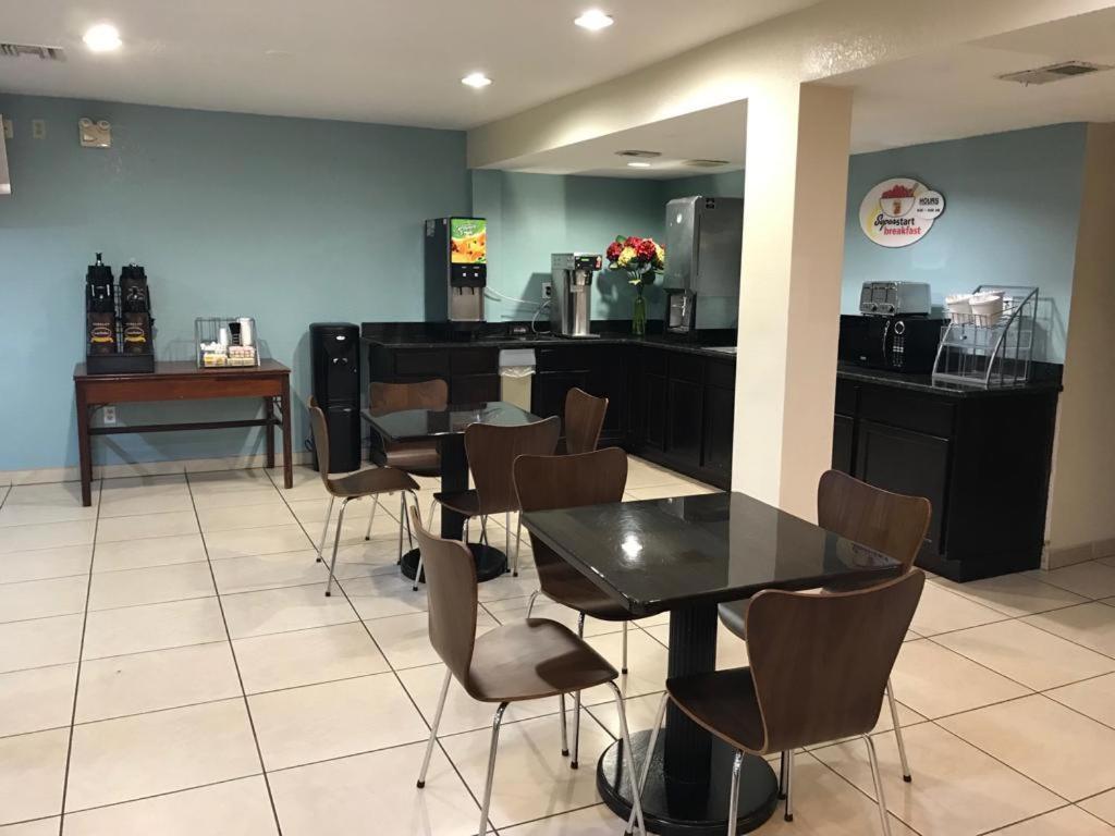 Super 8 By Wyndham Clearwater/us Hwy 19 N Motel Clearwater