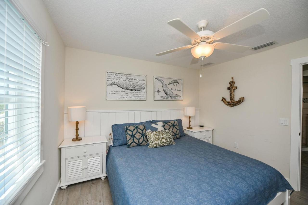 Apartment Just Beachy Holmes Beach