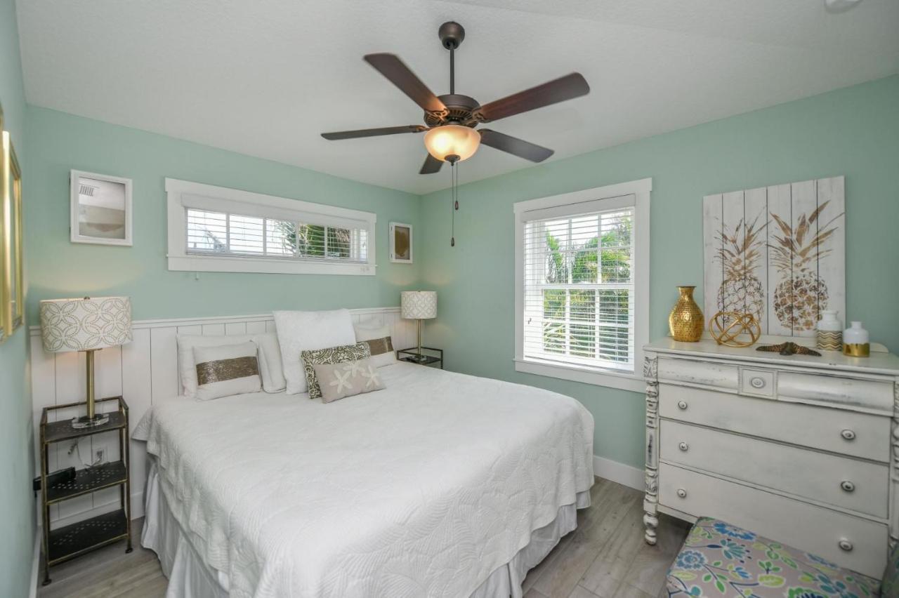 Apartment Just Beachy Holmes Beach