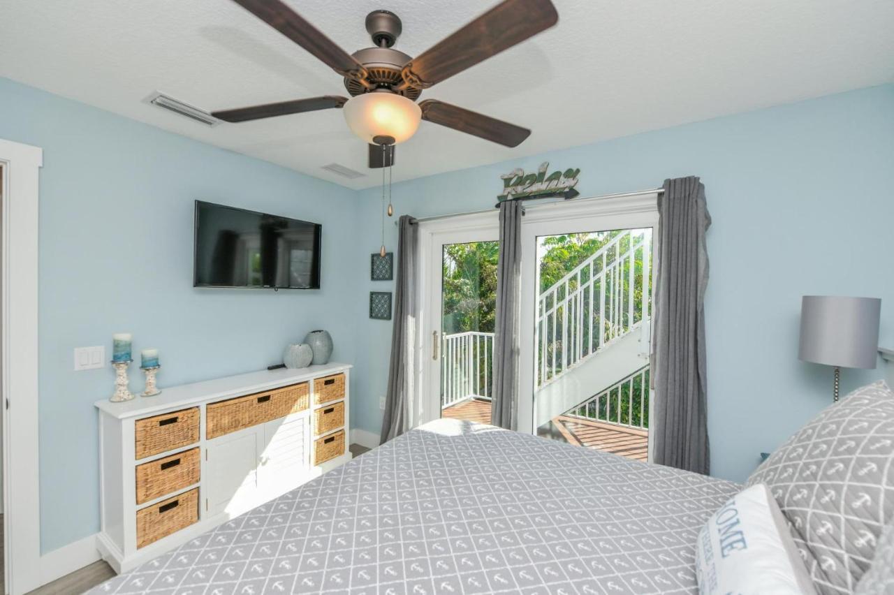 Apartment Just Beachy Holmes Beach