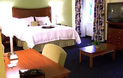 Hotel Hampton & - Pierce