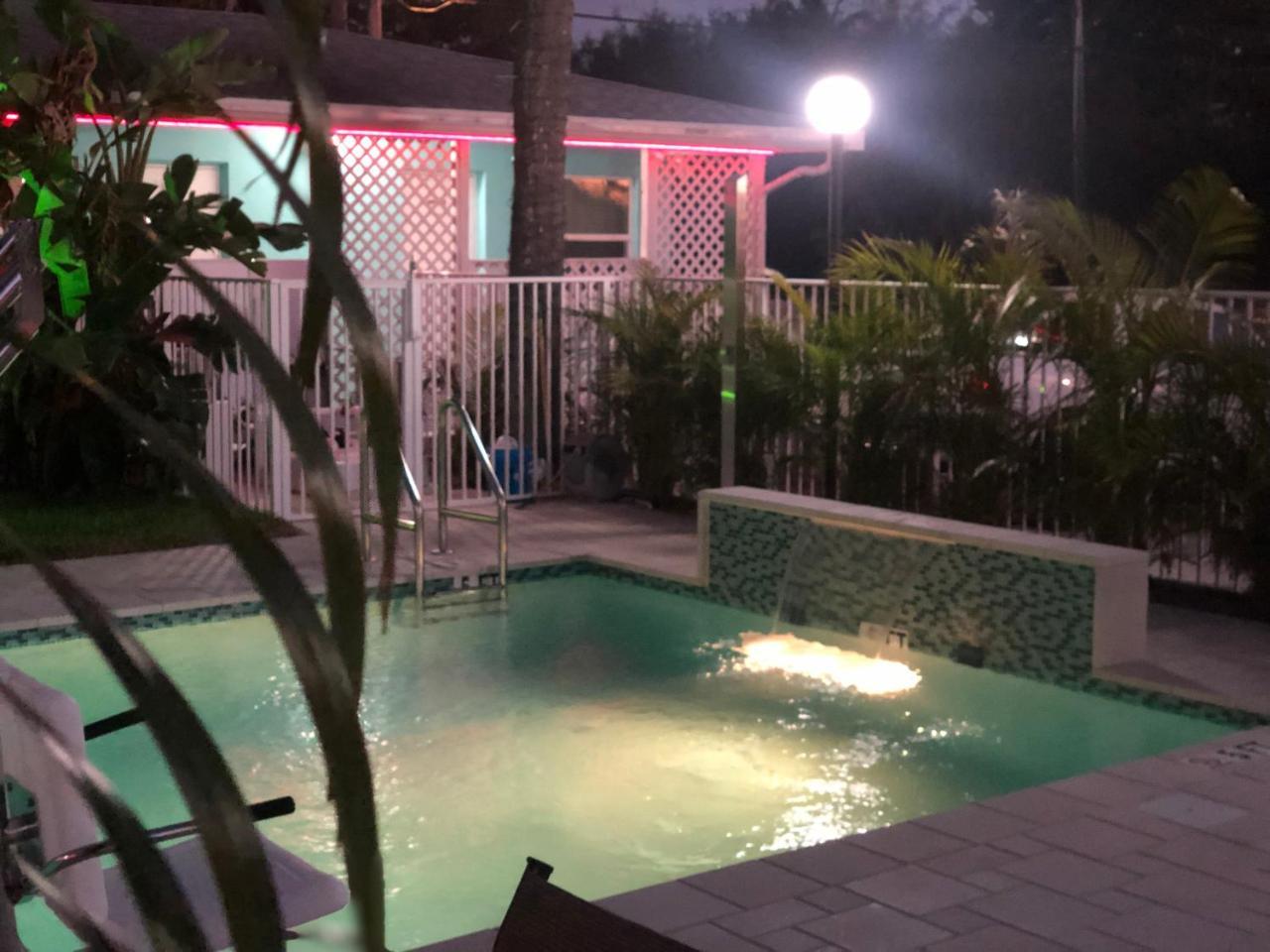 White Horse Lake Worth Beach