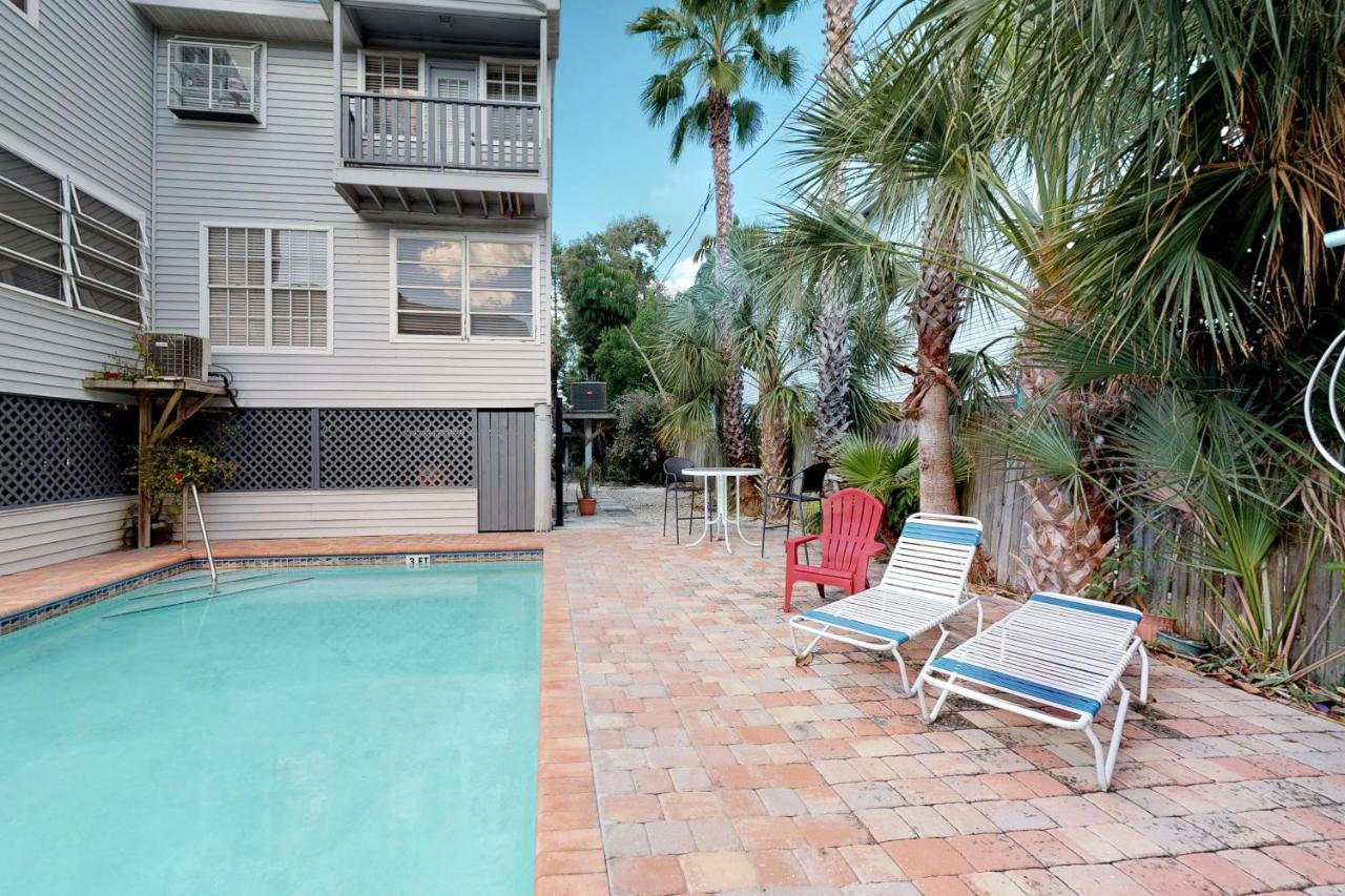 Oaks Landing 4 *