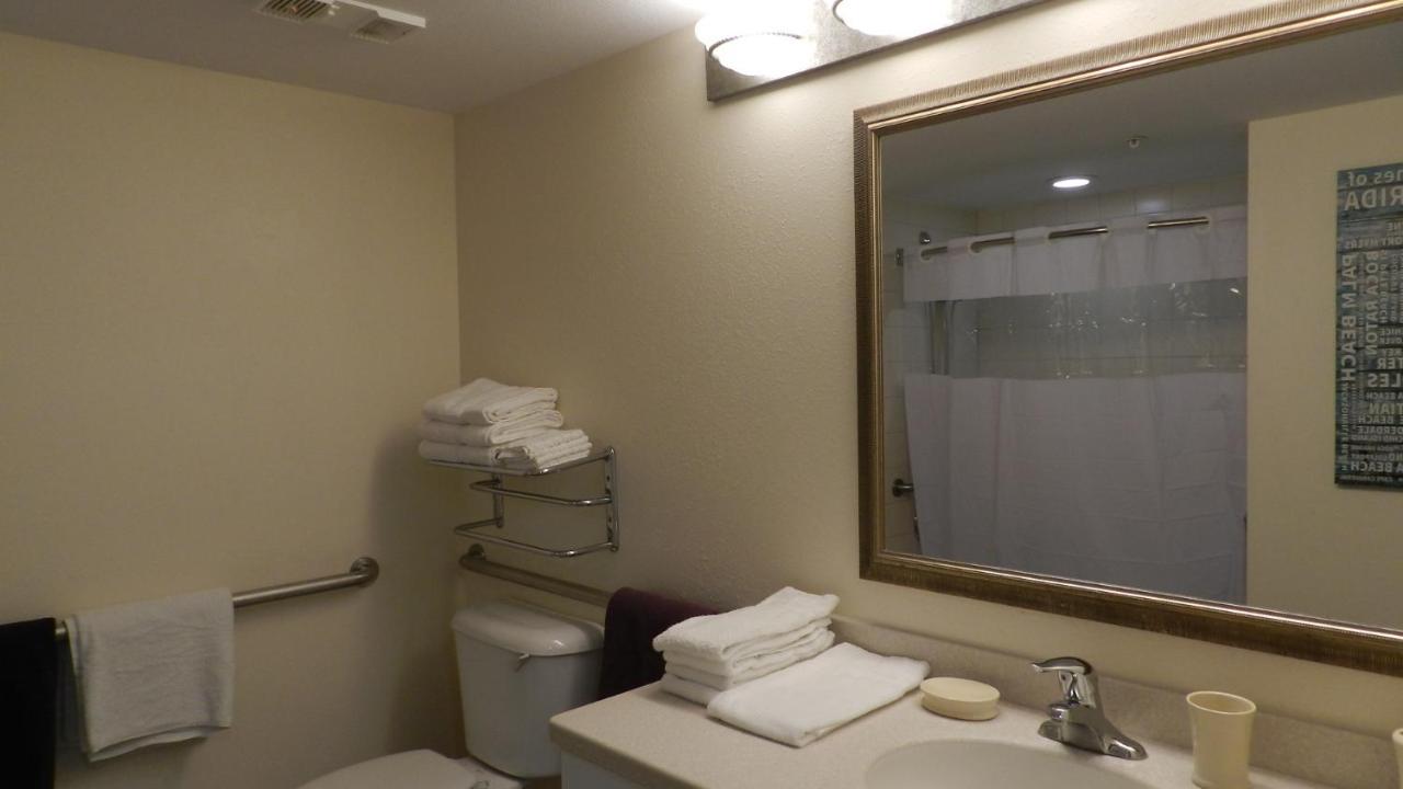Beach Getaway 2 Queen Bed Studio 809
