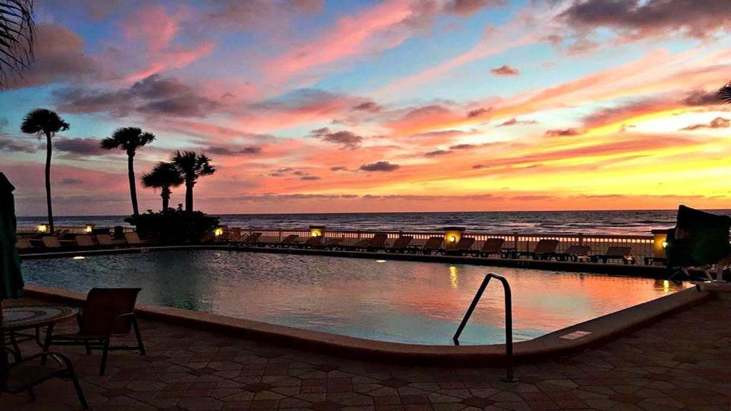 Beach Getaway 2 Queen Bed Studio 809 *