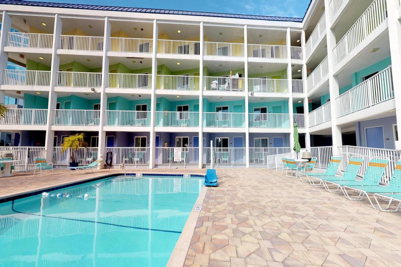 Pelican Pointe Apartment