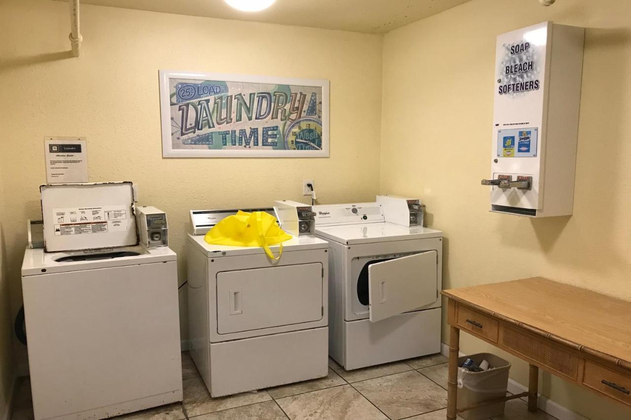 Pelican Pointe Apartment *