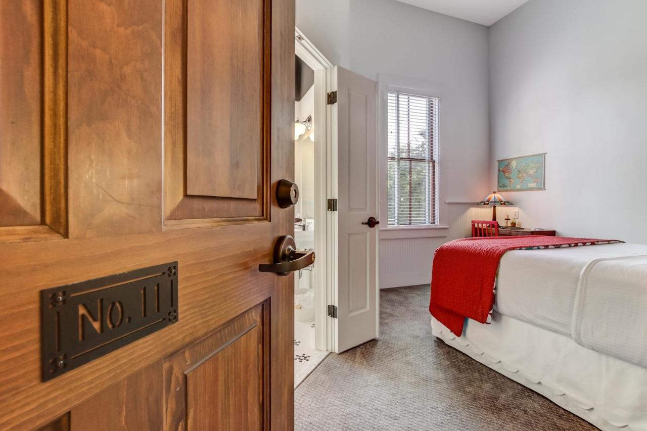 Amelia Schoolhouse Hotel 2*