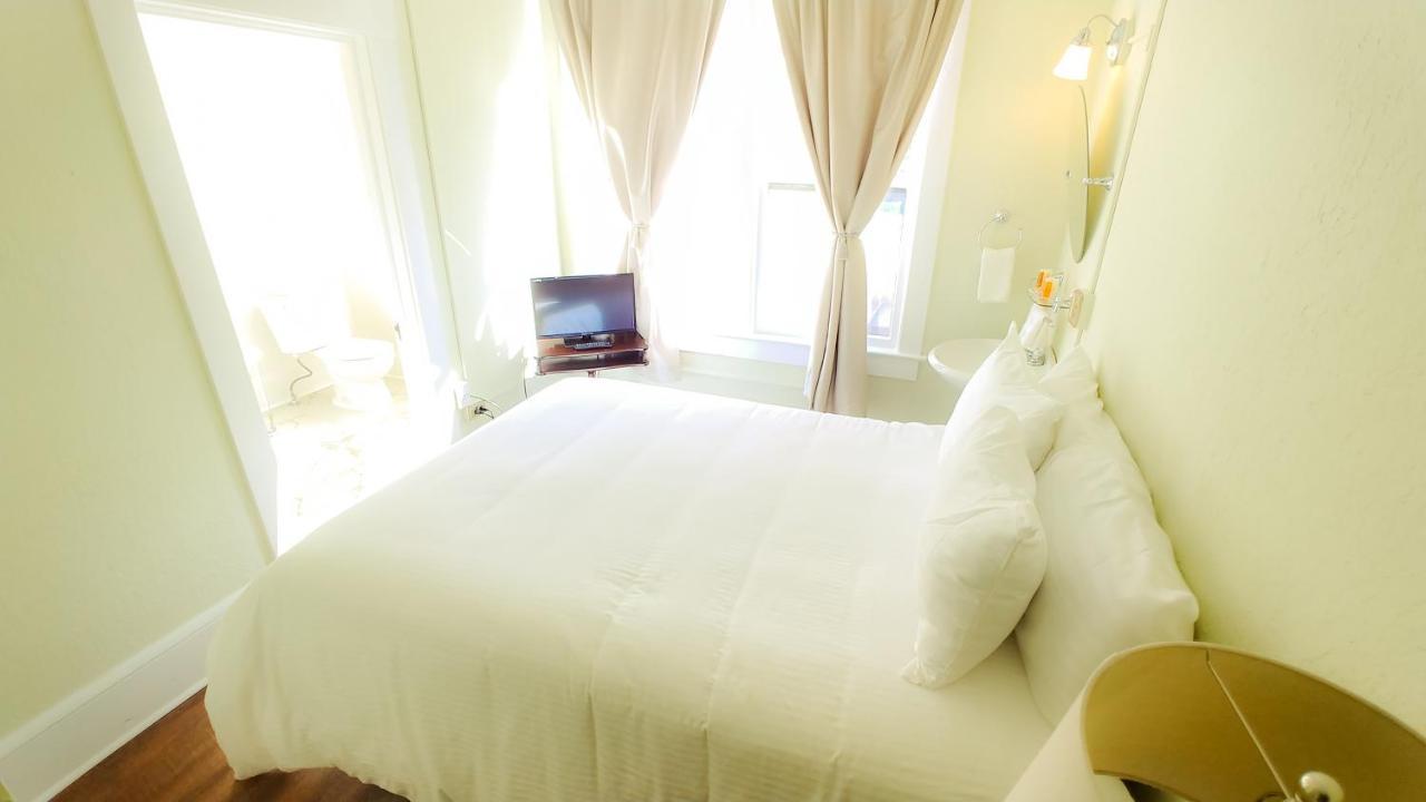 Hotel The